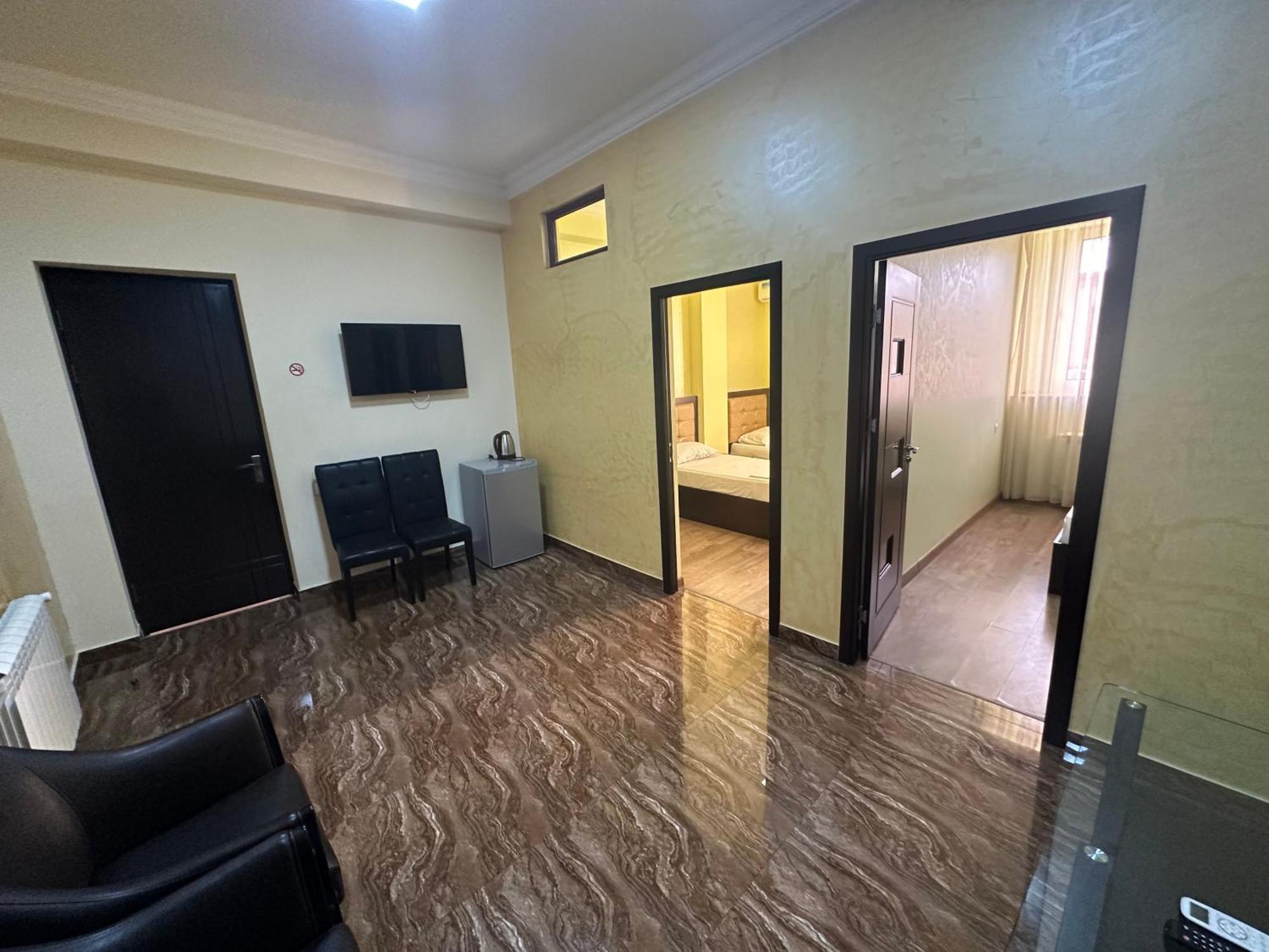 Express Hotel Erévan Extérieur photo