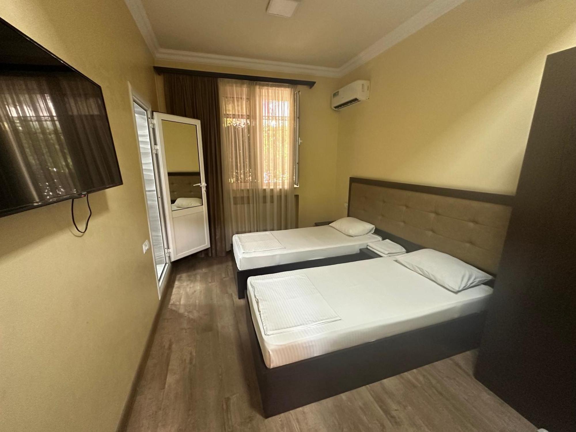 Express Hotel Erévan Extérieur photo