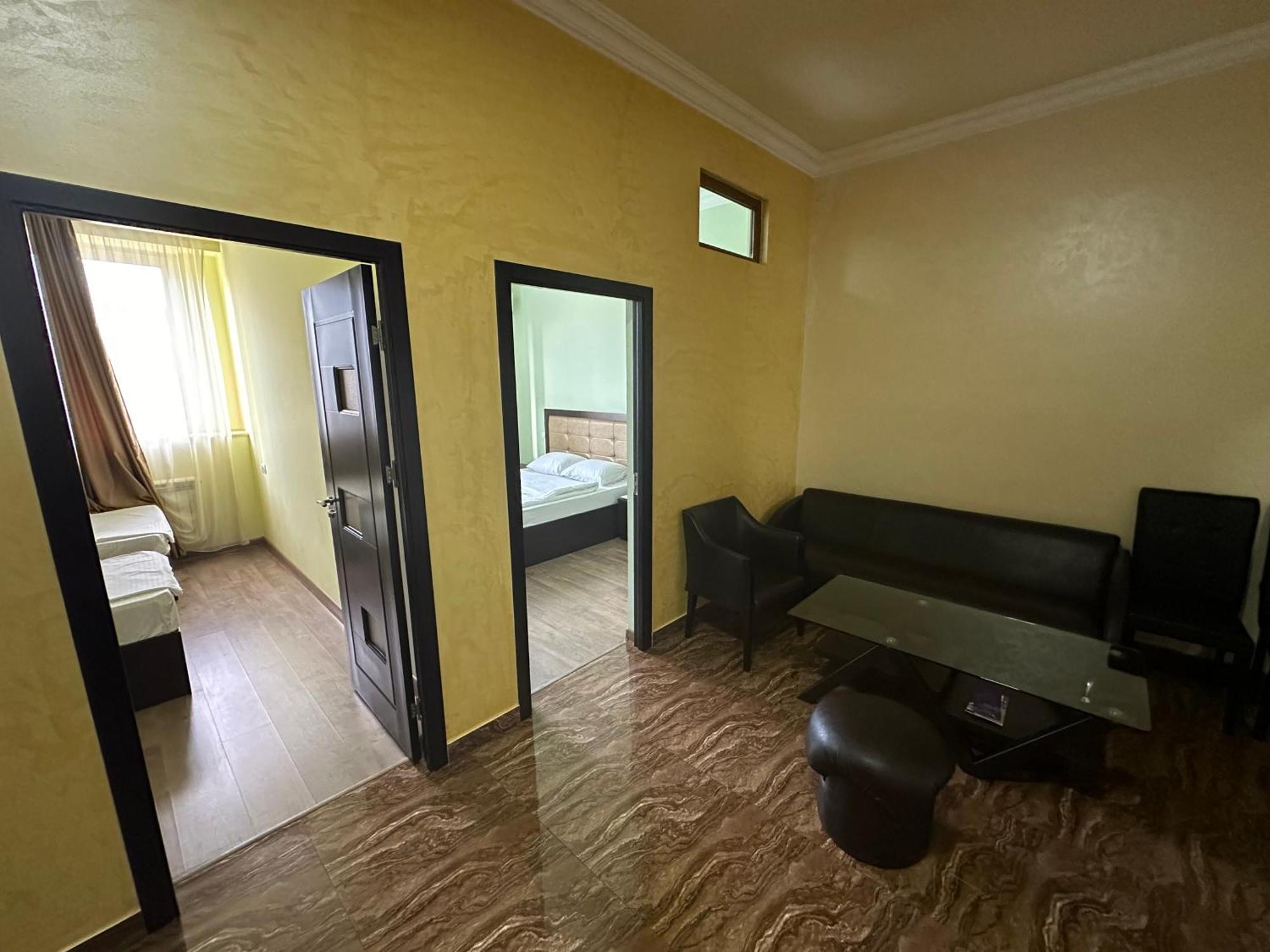 Express Hotel Erévan Extérieur photo